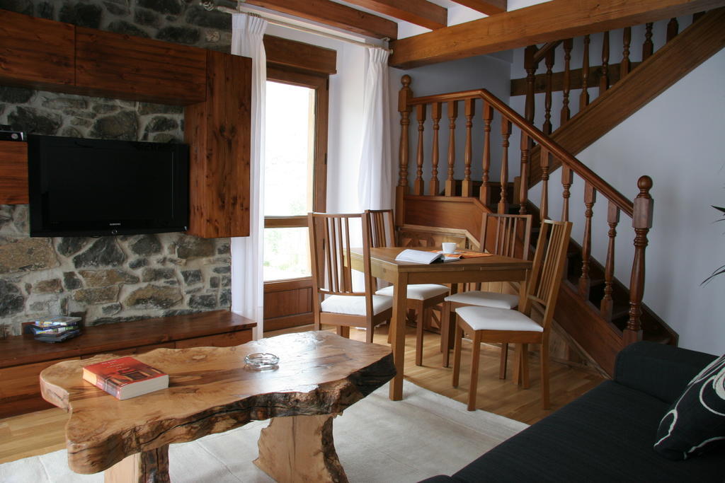 Apartamentos Spa Cantabria Infinita Cillorigo de Liebana Room photo