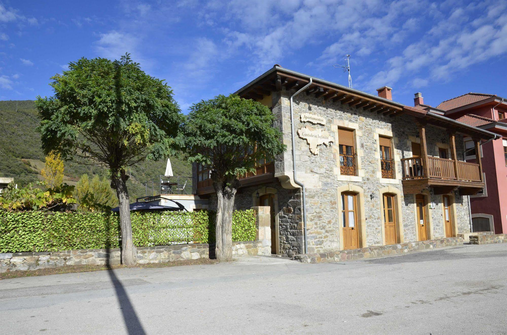 Apartamentos Spa Cantabria Infinita Cillorigo de Liebana Exterior photo